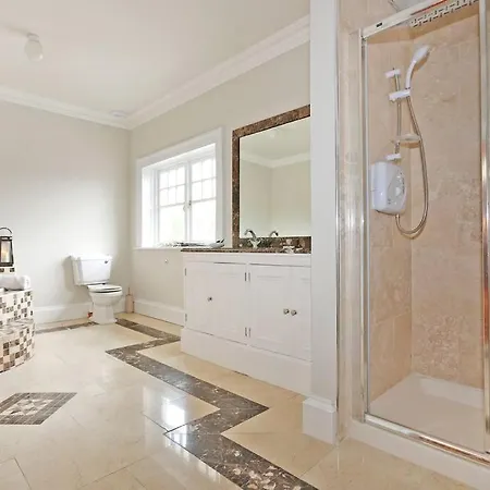 Villa Sallymount House *