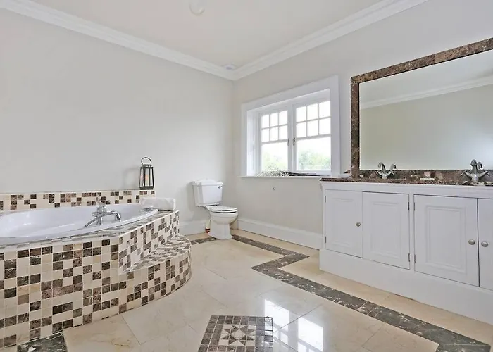 Sallymount House Villa *